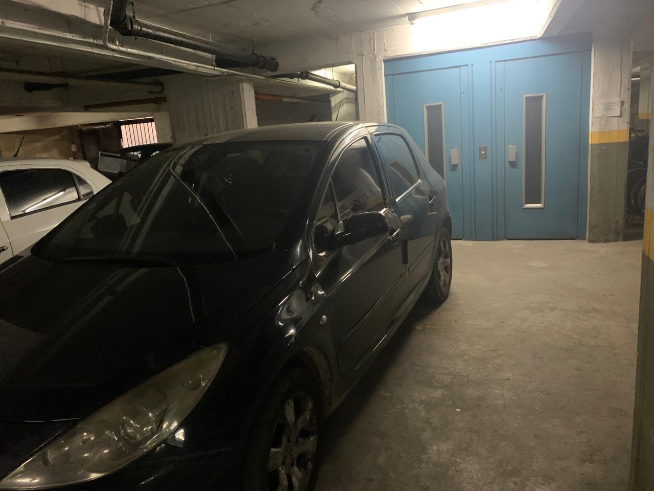 Foto de Venta Cochera en San Isidro cubierta, imagen 2