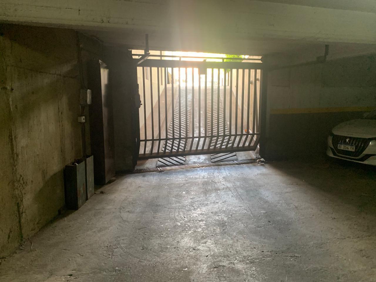 Foto de Venta Cochera en San Isidro cubierta, imagen 1
