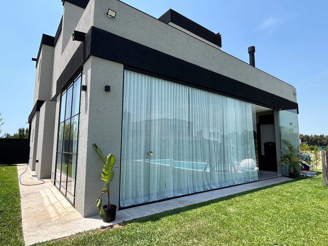 Foto de Casa en Alquiler amueblada en Carpinchos, Nordelta, imagen 1