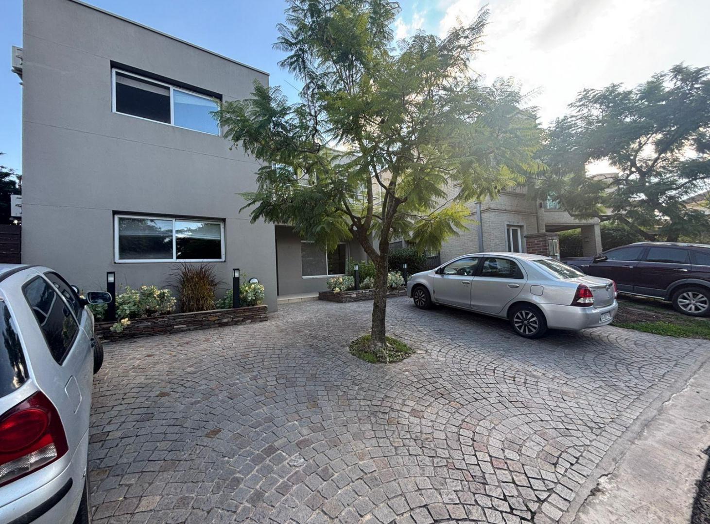 Casa en venta. Barrio Isla Del Sol