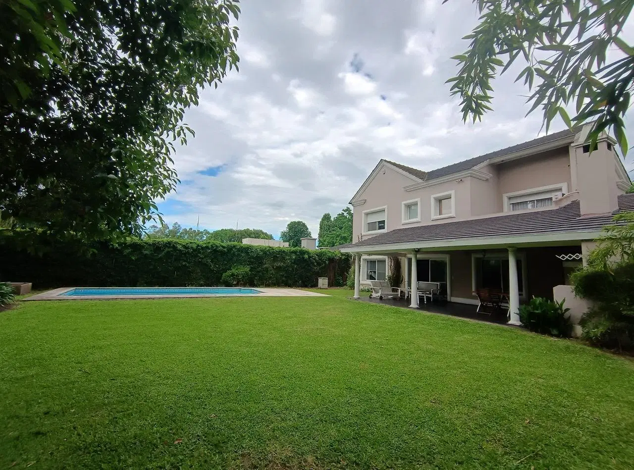 Casa en Alquiler de 4 ambientes en Pilar 5