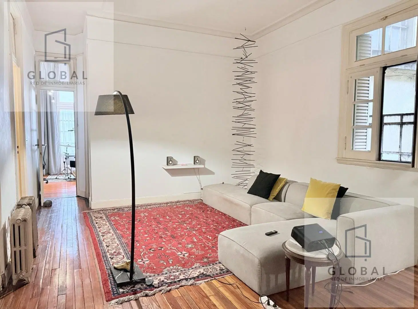Venta Departamento 4 ambientes en San Telmo sobre Defensa al 600 con balcón corrido y patios 4