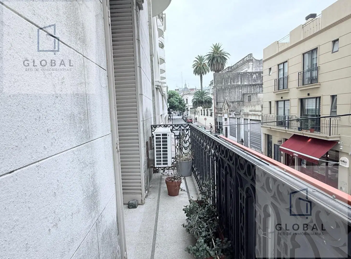 Venta Departamento 4 ambientes en San Telmo sobre Defensa al 600 con balcón corrido y patios 2