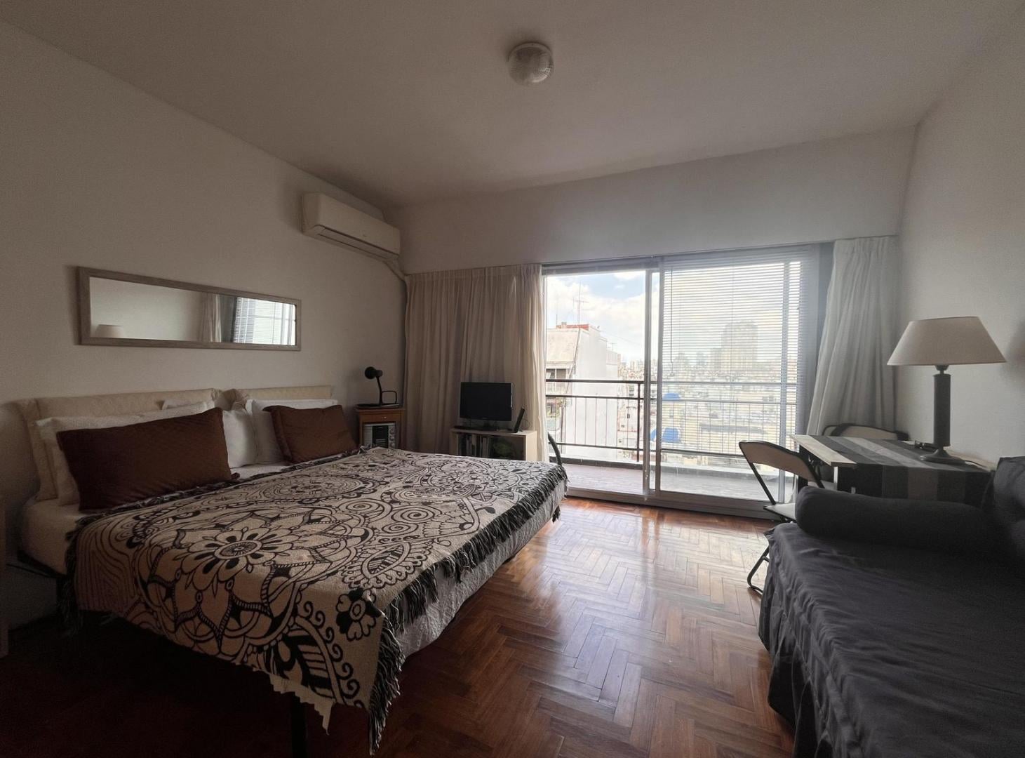 Excelente monoambiente con vista abierta y gran luminosidad en Recoleta – Apto profesional