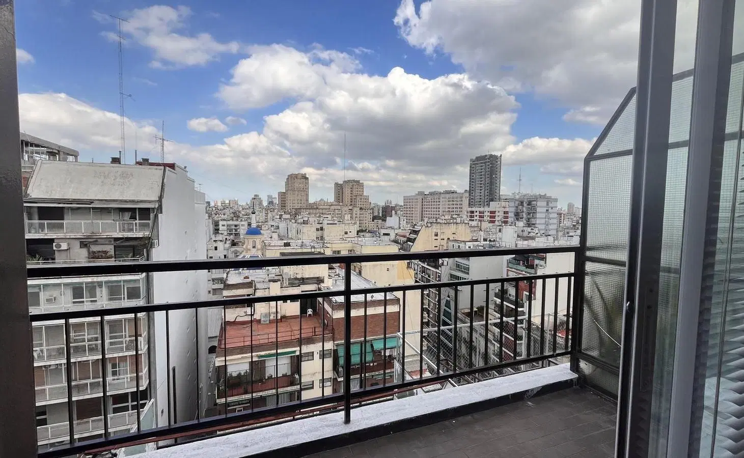Excelente monoambiente con vista abierta y gran luminosidad en Recoleta – Apto profesional 2