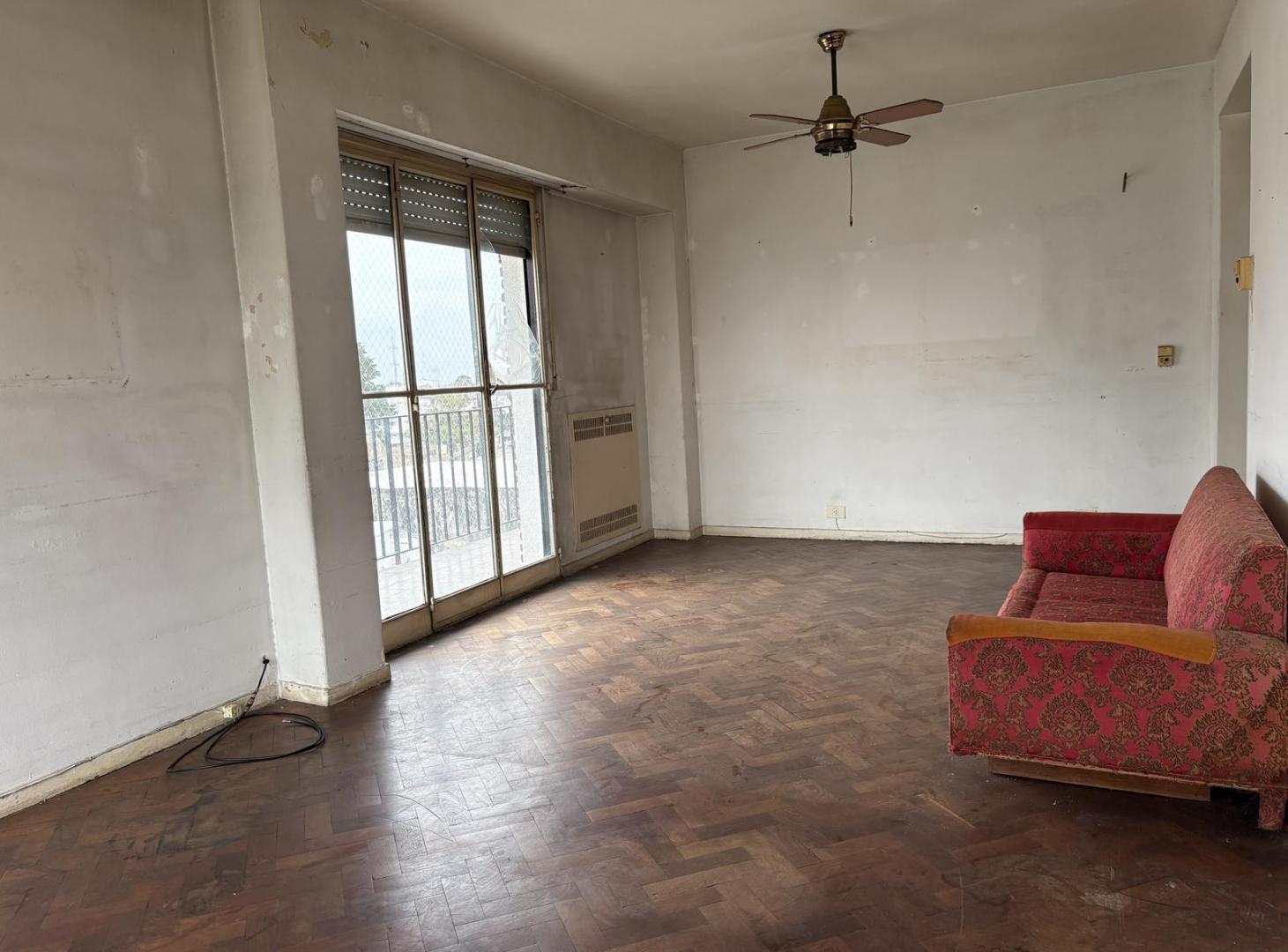 Foto de Venta Departamento en San Isidro para refaccionar, imagen 5
