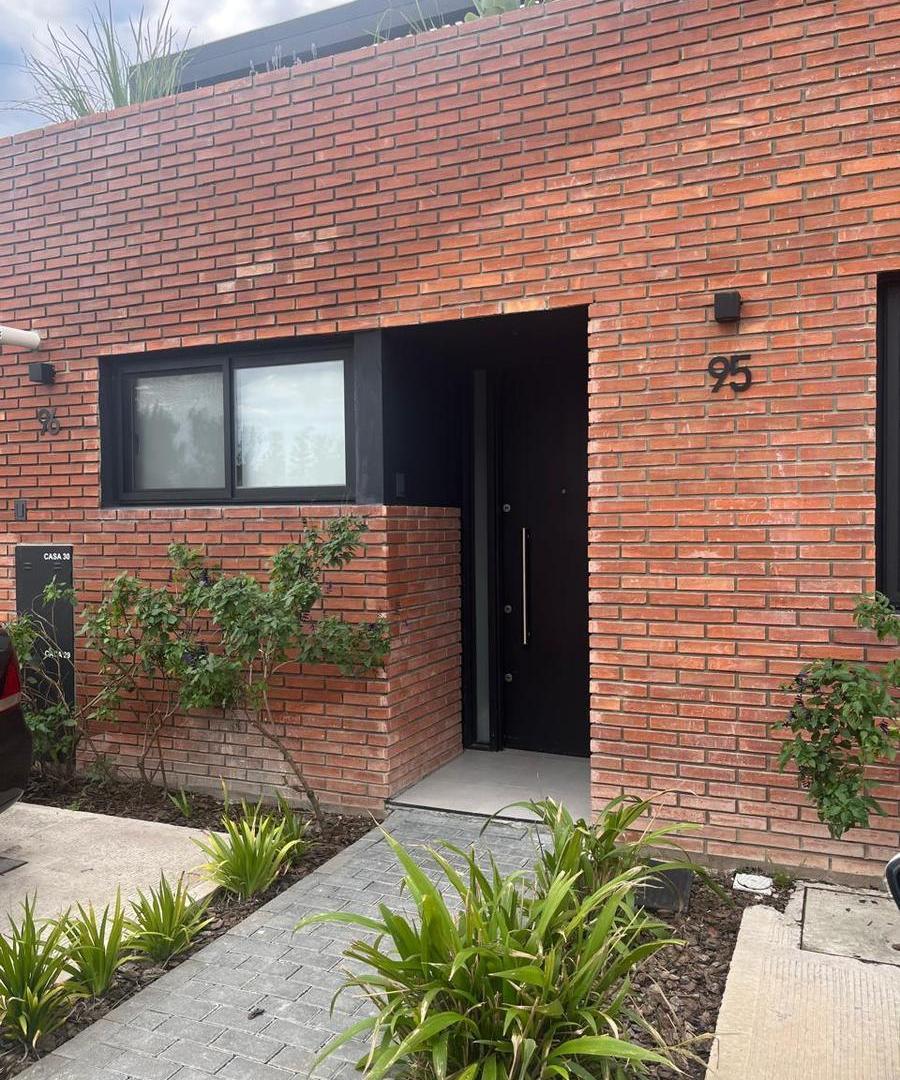 Foto de Casa en alquiler 3 ambientes con Jardín Santa Ana Joven, imagen 1