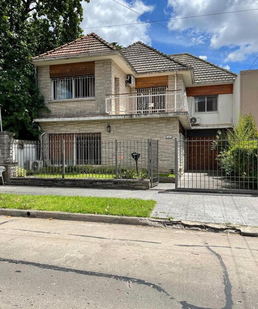 Foto de Venta casa en Acassuso jardin 4 dormitorios, imagen 1