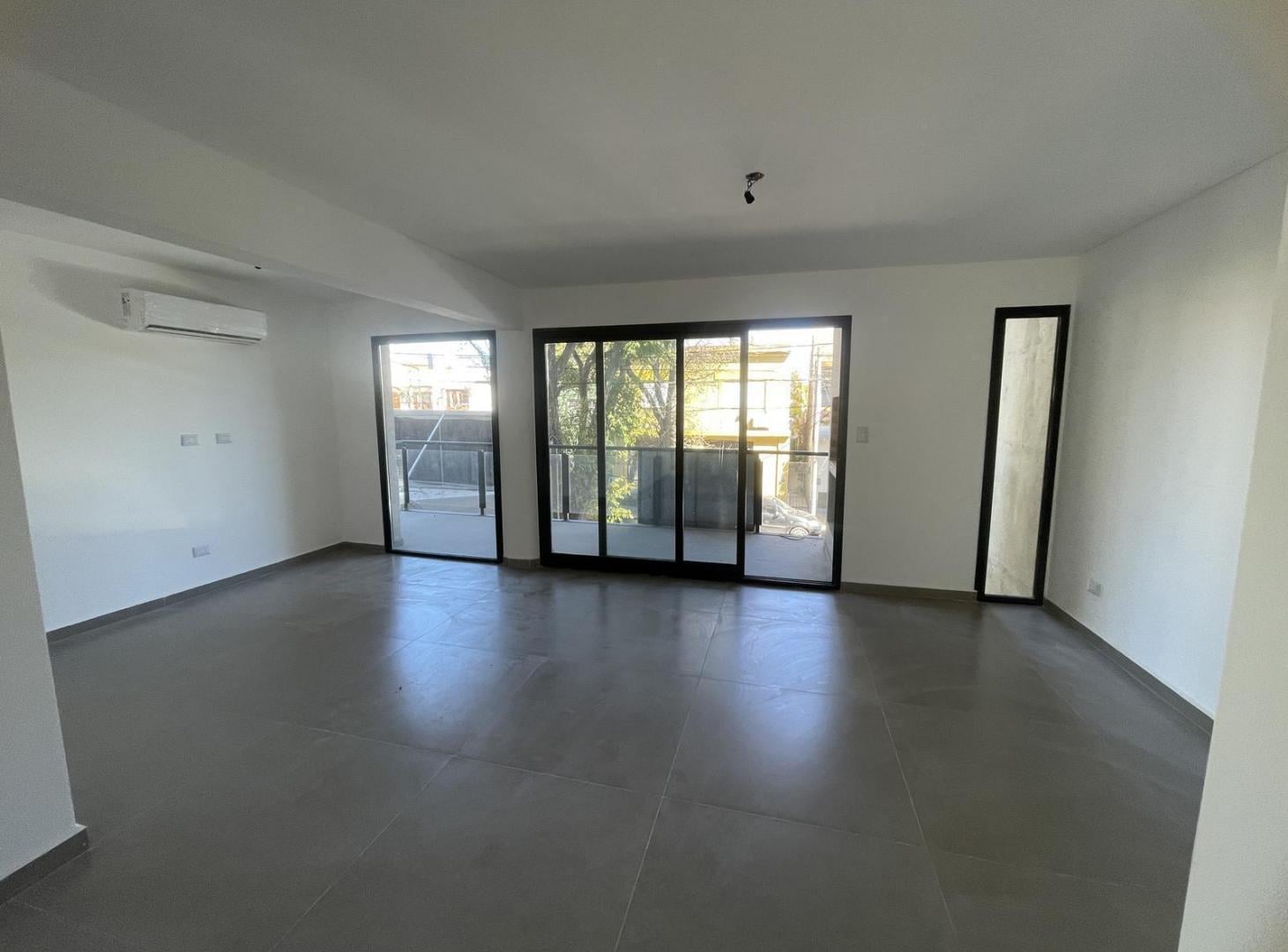 Foto de Departamento en venta - Beccar - 1 dormitorio en suite - cochera, imagen 1