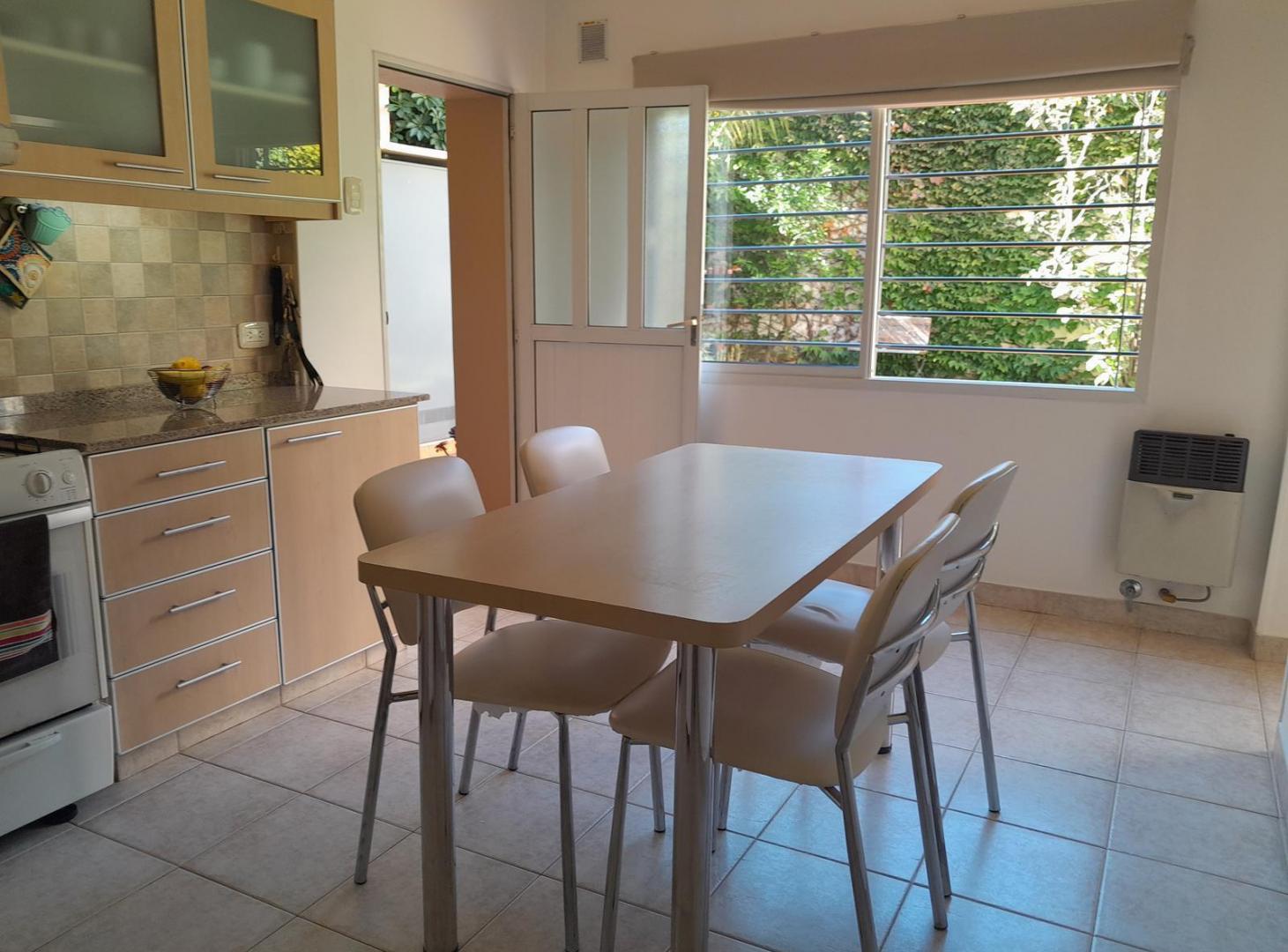 Foto de Casa en venta, 3 dormitorios, jardin. cochera, imagen 2