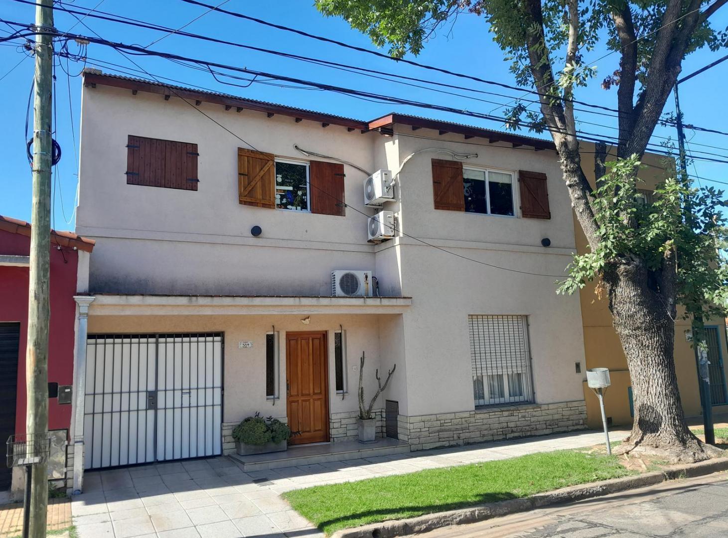 Foto de Casa en venta, 3 dormitorios, jardin. cochera, imagen 1