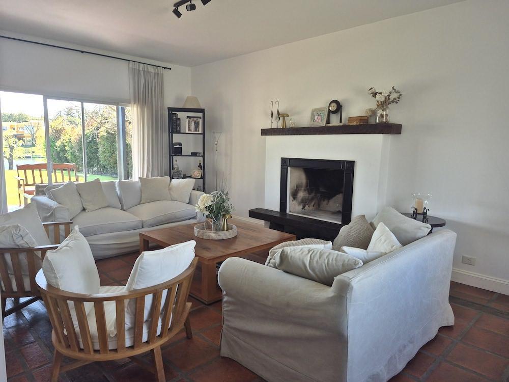 Foto de Venta Casa a la laguna en San Agustín muelle y amplios espacios, imagen 2