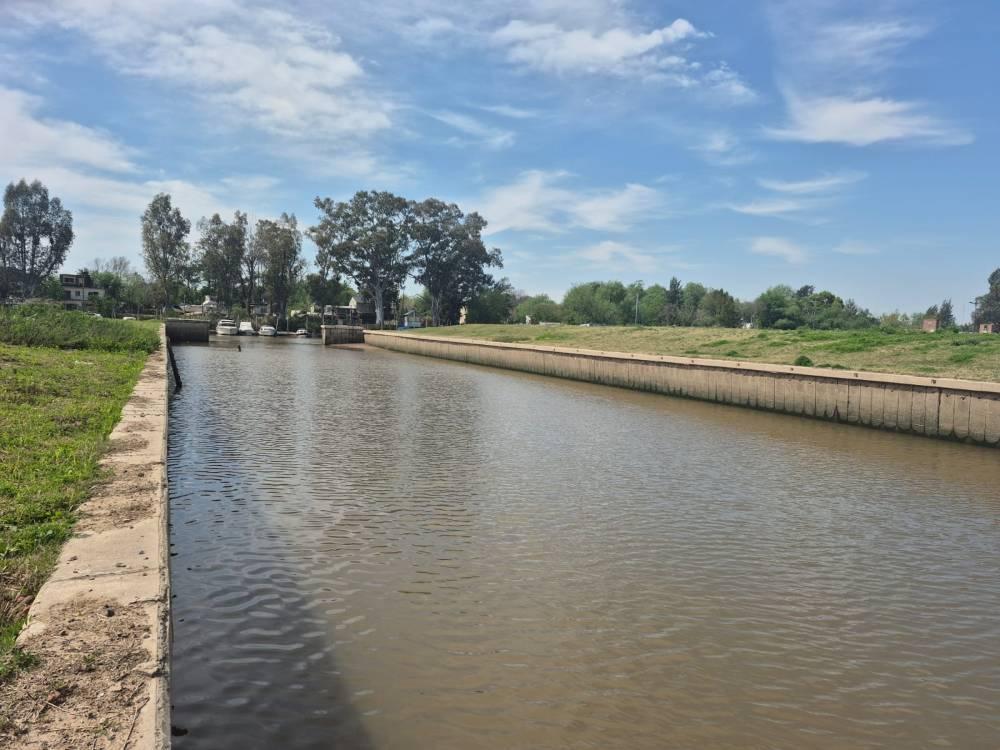 Foto de VENTA Terreno en exclusivo barrio con salida al rio, imagen 4