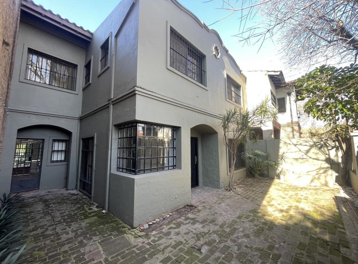 Foto de Casa en VENTA - Lomas de San Isidro - 4 dormitorios (1 suite) - Jardín, imagen 2