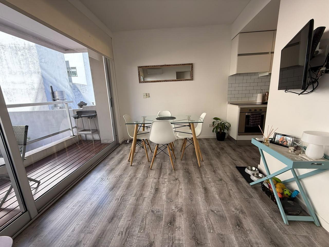 Foto de Venta Departamento 2 amb Barrio Norte Amoblado c/toilette y balcón, imagen 2