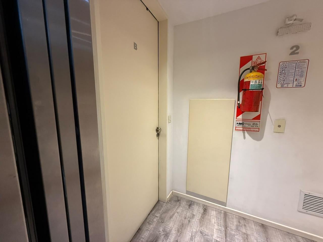 Foto de Venta Departamento 2 amb Barrio Norte Amoblado c/toilette y balcón, imagen 3
