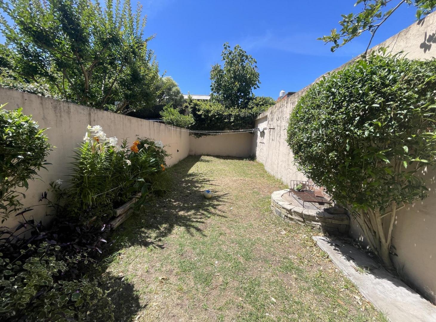 Foto de CASA EN VENTA (TRIPLEX) - SAN ISIDRO - 3 DORMITORIOS (SUITE) - JARDIN Y, imagen 3