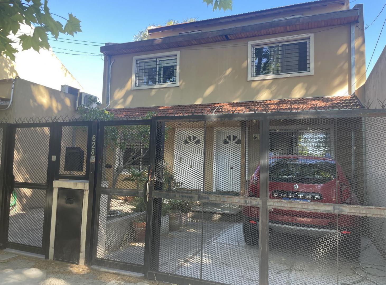 Foto de CASA EN VENTA (TRIPLEX) - SAN ISIDRO - 3 DORMITORIOS (SUITE) - JARDIN Y, imagen 1