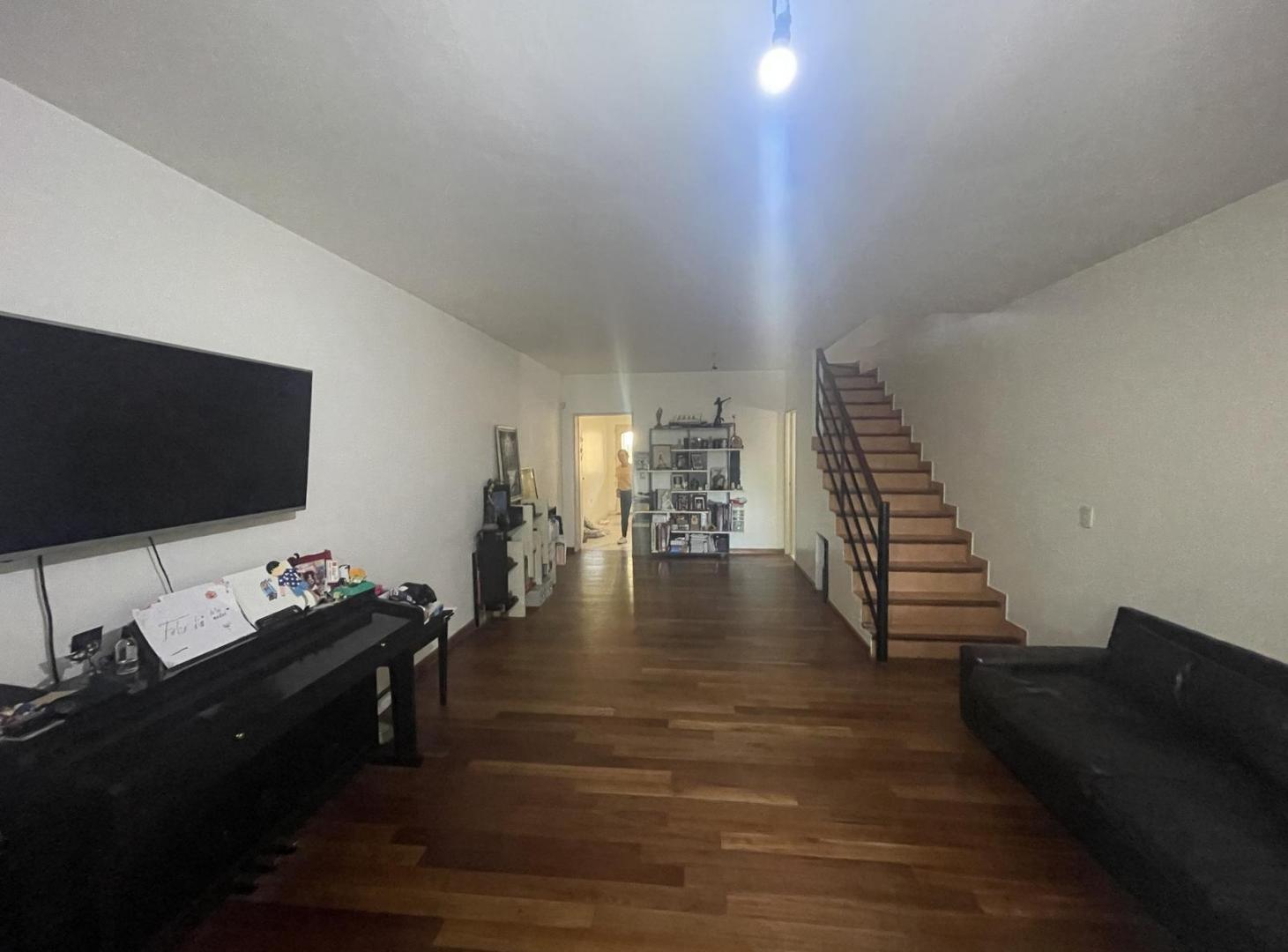 Foto de CASA EN VENTA (TRIPLEX) - SAN ISIDRO - 3 DORMITORIOS (SUITE) - JARDIN Y, imagen 2