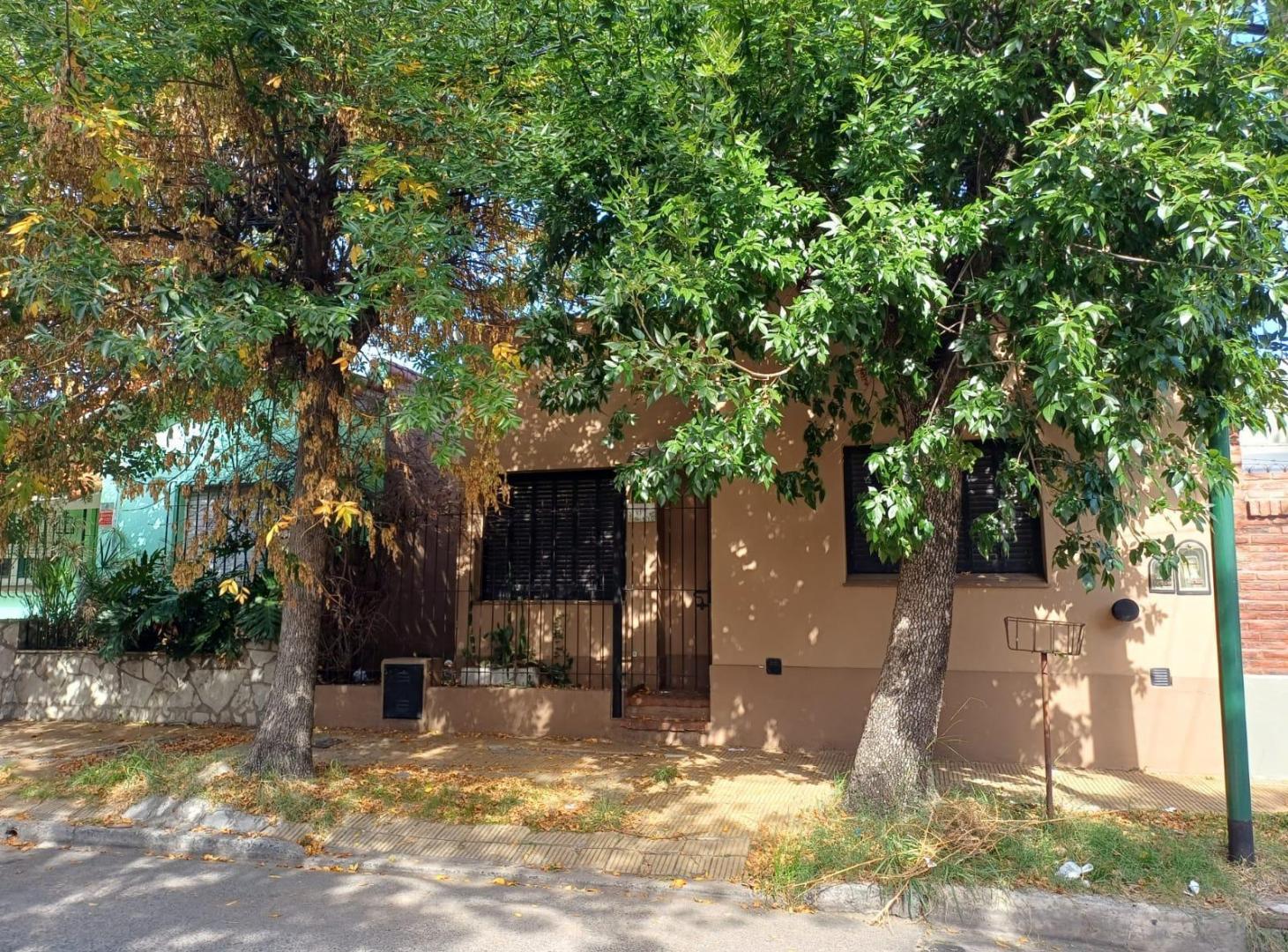 Foto de Casa en venta - Beccar - 3 dormitorios - Jardín y quincho, imagen 1
