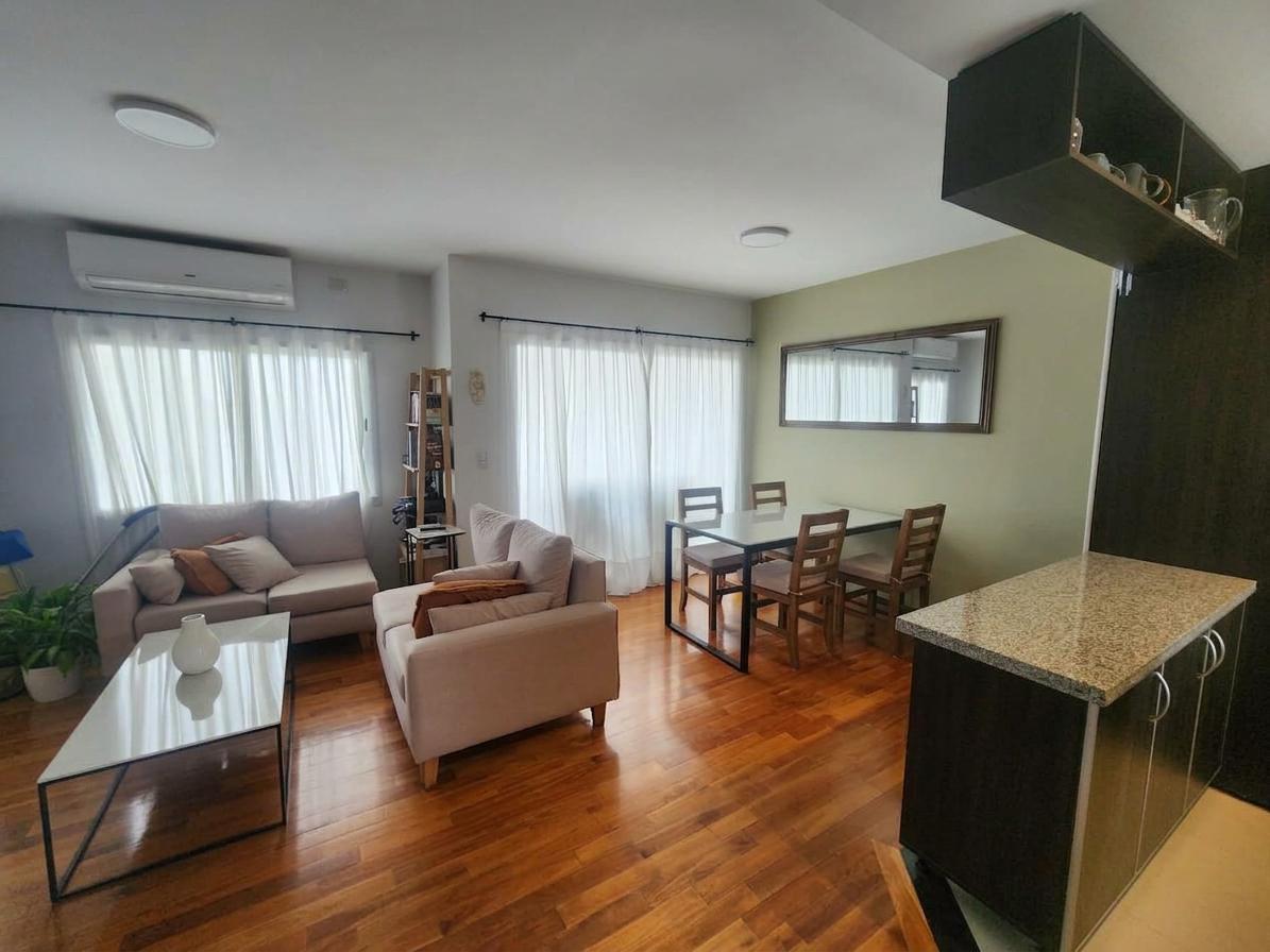 Foto de Venta de departamento 2 amb. con cochera, imagen 2