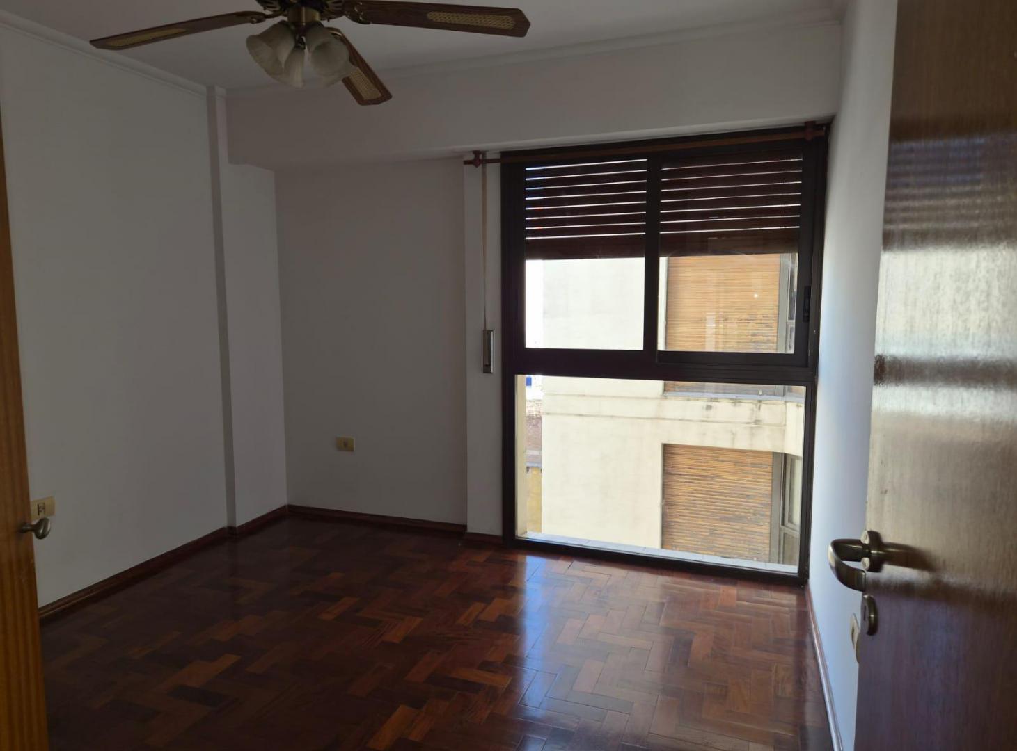 Foto de ALQUILER SEMIPISO AV EMILIO OLMOS 180 2 DORMITORIOS CON BALCON, imagen 3