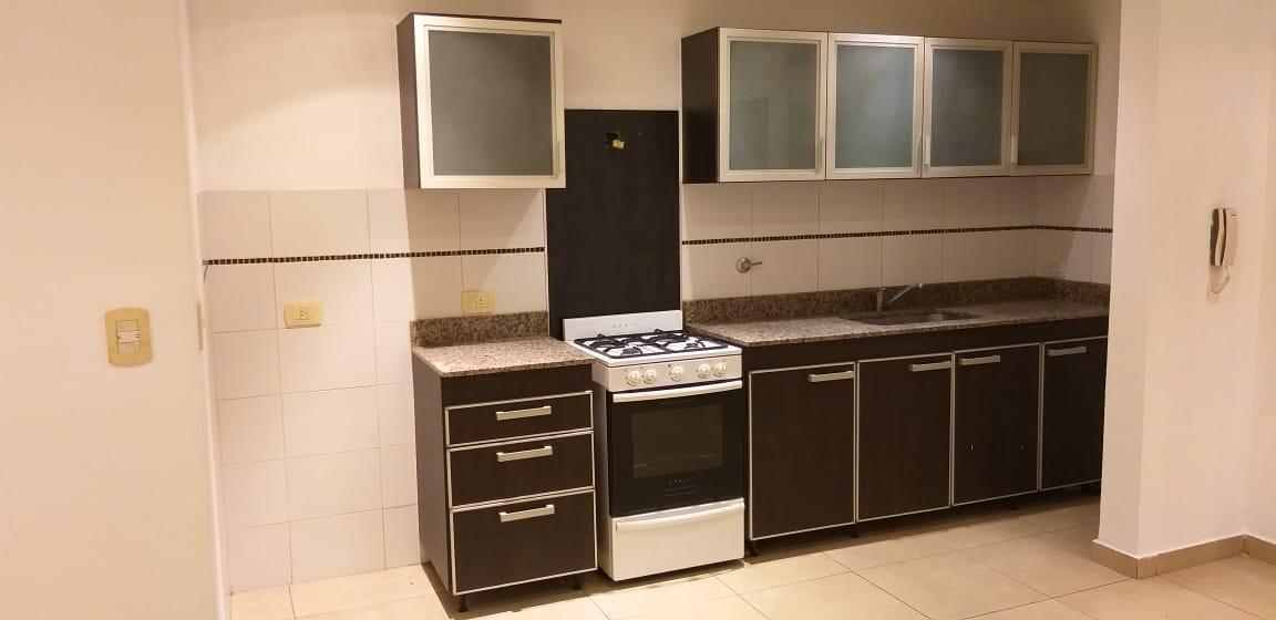 PH EN VENTA 3 AMBIENTES CON PARQUE Y COCHERA Moron Sur