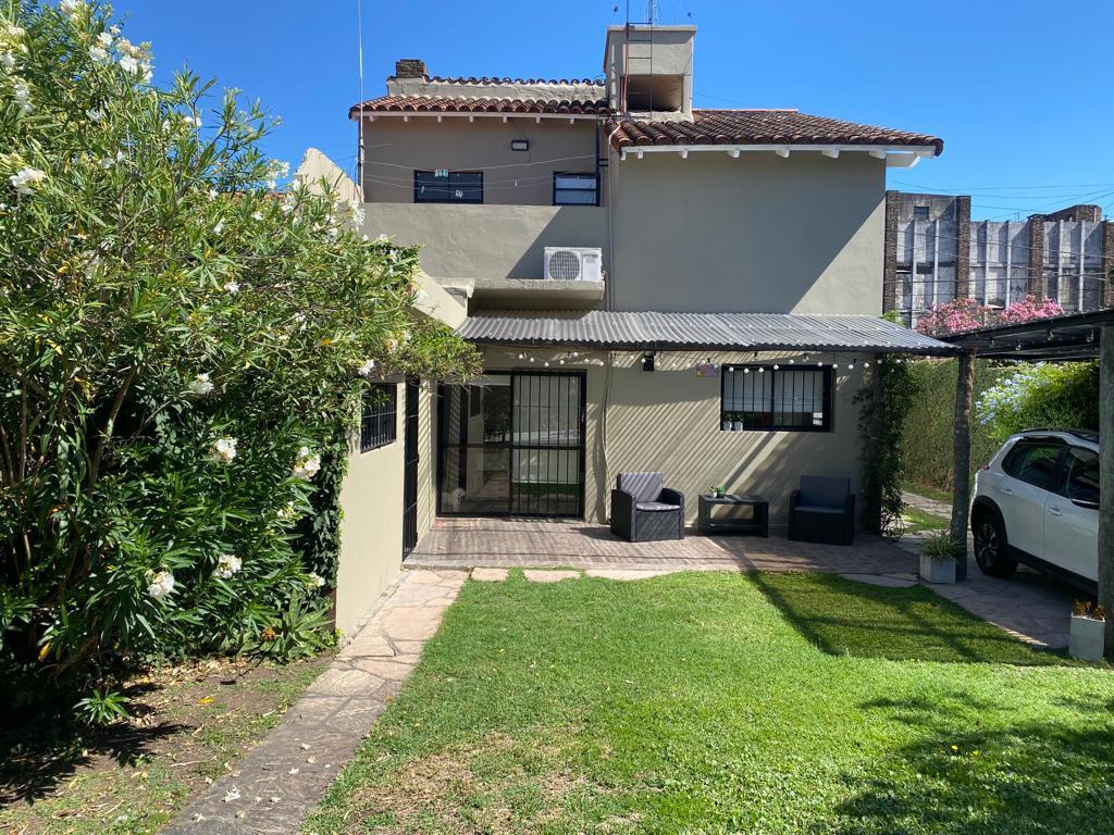 Chalet Estilo Clasico en Dos Plantas 5