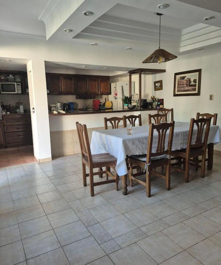 chalet amplio en 2 plantas, 3 habitaciones, 2 baños parque quincho 5