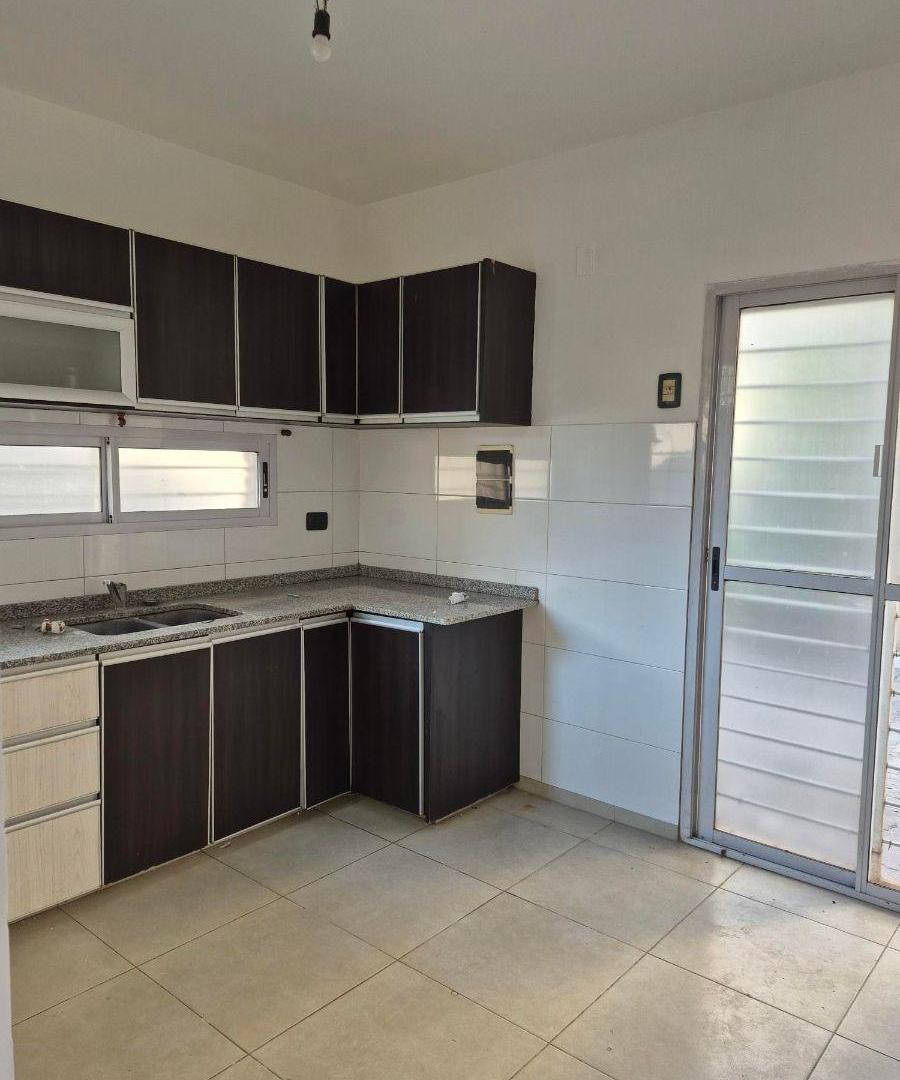 Foto de DUPLEX con 2 dormitorios en alquiler en Ituzaingó Norte, imagen 2