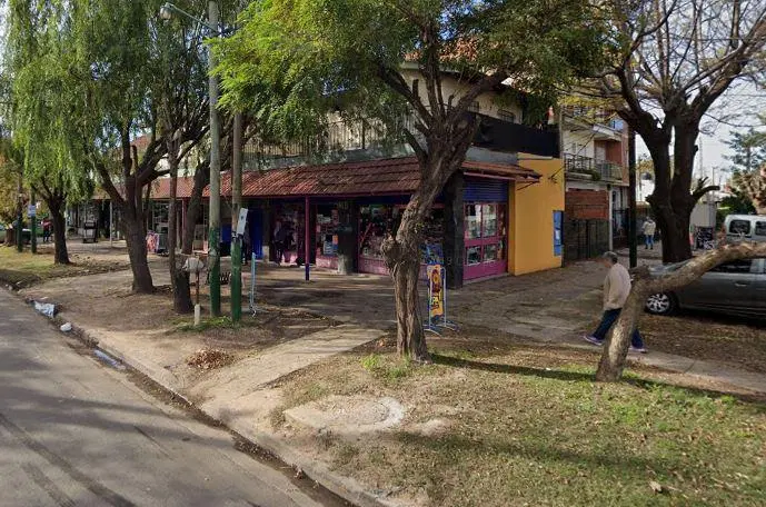 Excelente Local en venta, esquina muy concurrida-Burzaco 1