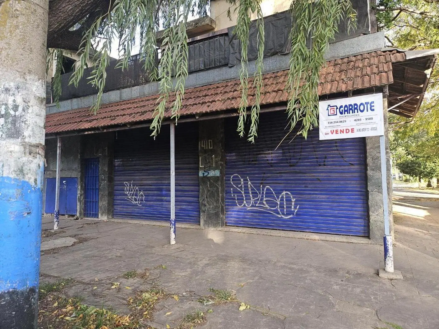 Excelente Local en venta, esquina muy concurrida-Burzaco 2