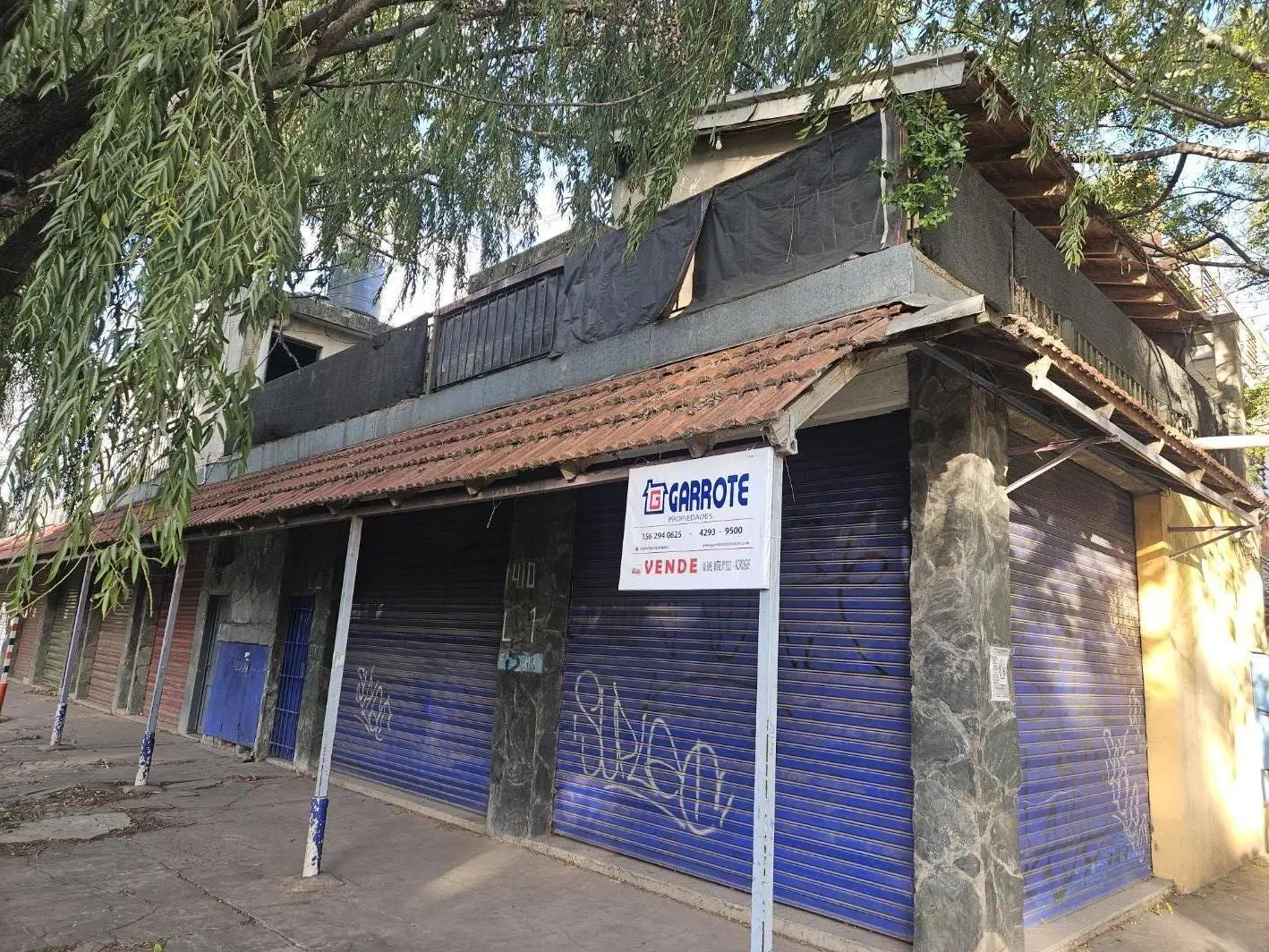 Excelente Local en venta, esquina muy concurrida-Burzaco 3
