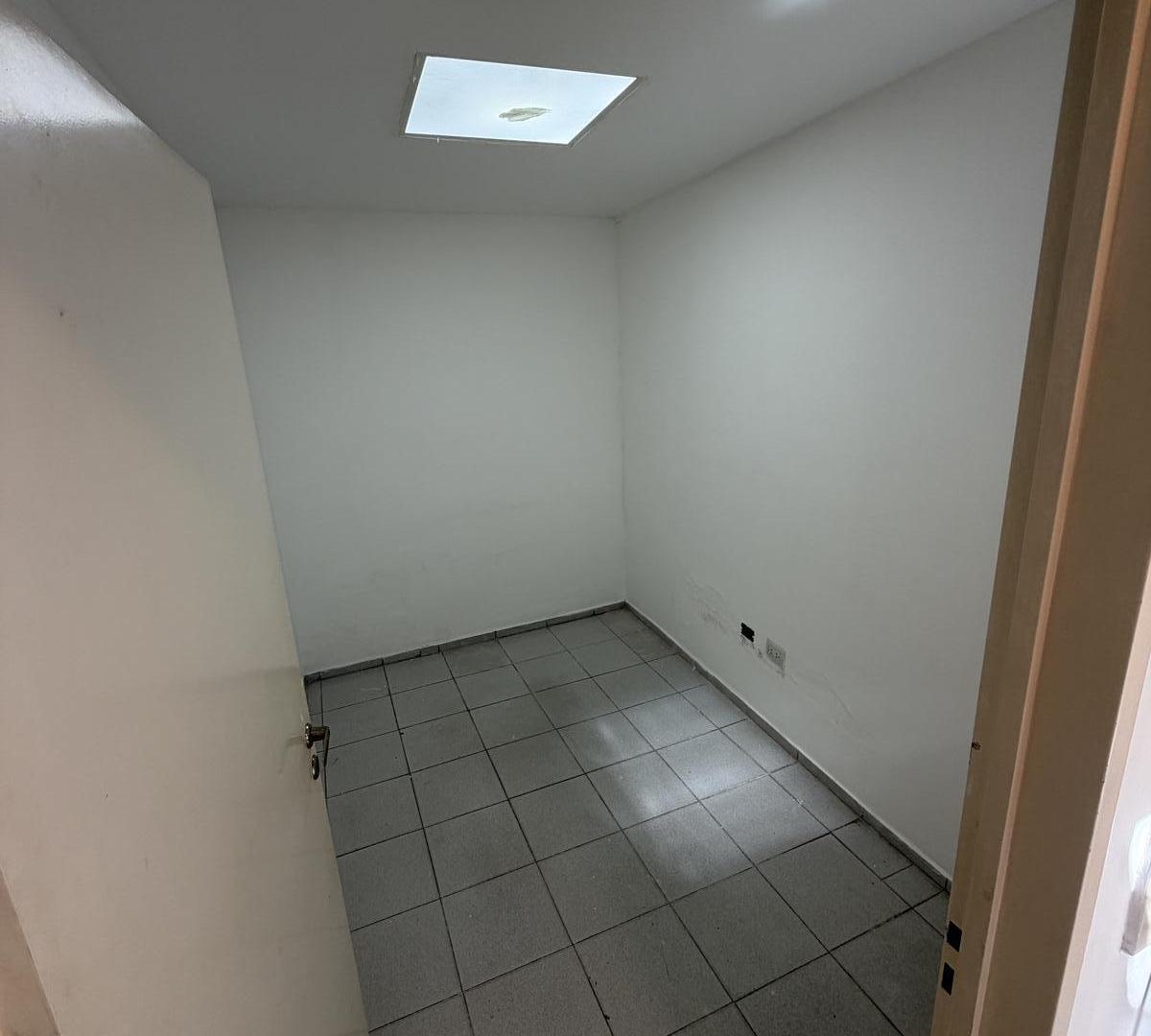 Foto de Oficina en peatonal rivera indarte al 200, imagen 4