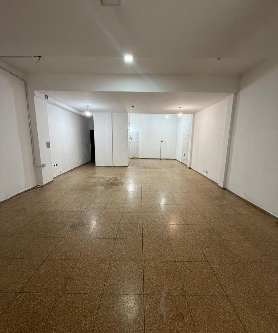 Foto de Local Comercial en Alquiler en Dean Funes 814 – Salón Amplio con 2, imagen 3