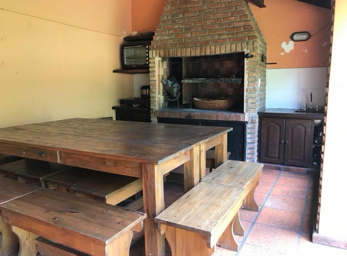 Foto de Venta casa, 5 ambientes con jardín, parrilla y quincho. San Fernando, imagen 5