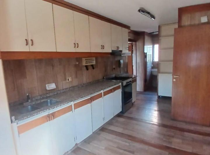 Piso 4 dormitorios- B Nva Cordoba!! HIPOLITO YRICOGEN 330! 5