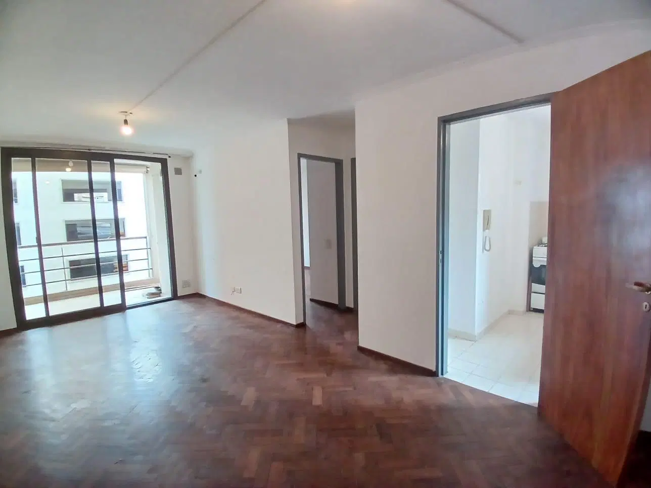 1 DORMITORIO AYACUCHO 381- C BALCON- A DOS CUADRAS DE TRIBUNALES 1 5