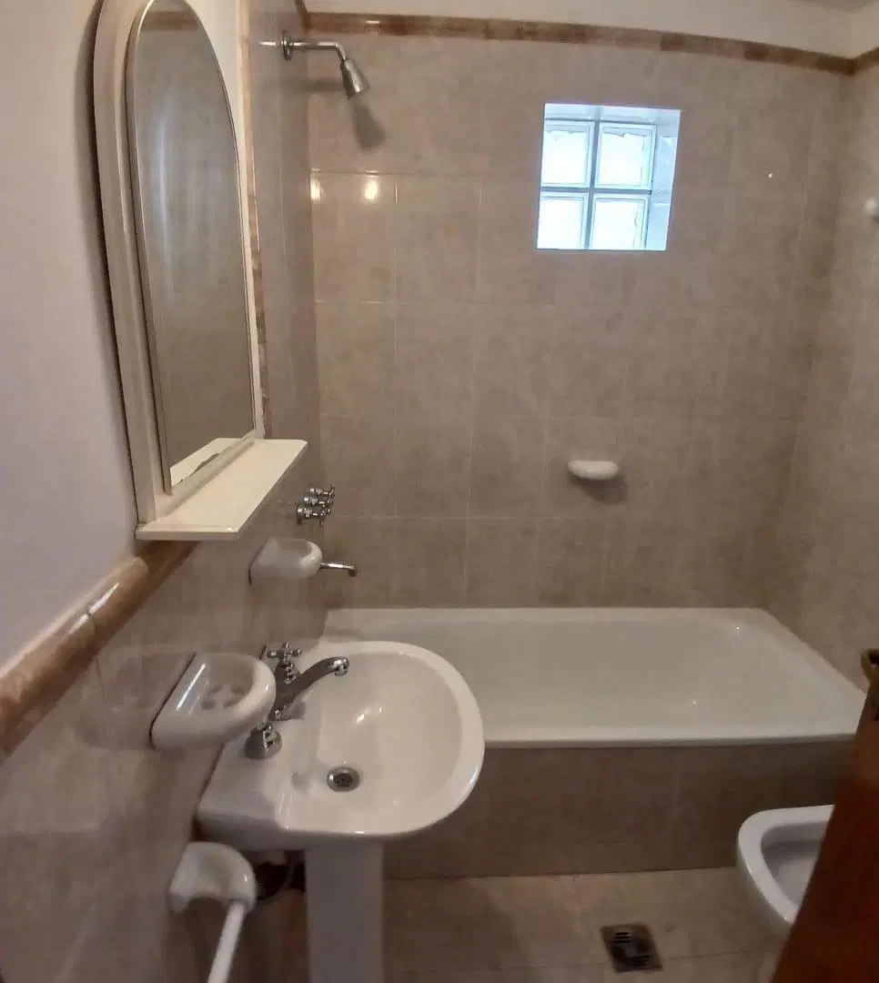 1 DORMITORIO AYACUCHO 381- C BALCON- A DOS CUADRAS DE TRIBUNALES 1 3