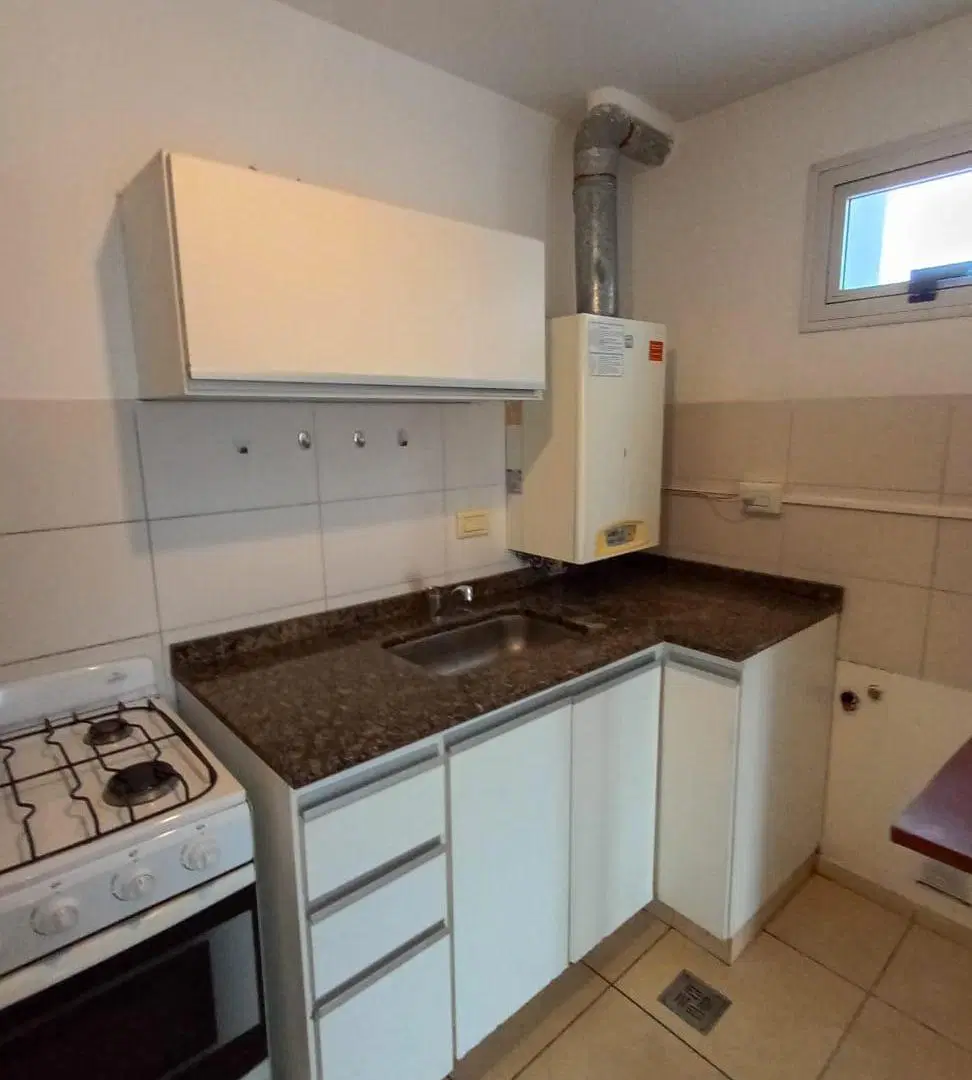 1 DORMITORIO AV PATRIA 322- B GRAL PAZ- CON AIRE, BALCON Y RADIADORES 3