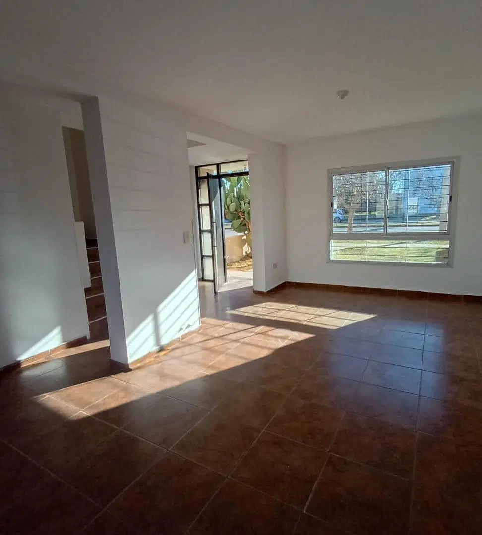 VALLE CERCANO- ECIPSA- EL TRIUNFO- DUPLEX 3 DORMITORIOS 2