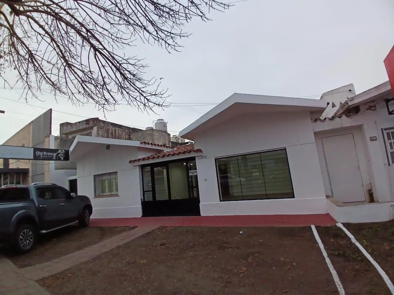Gran Casa USO COMERCIAL!!! Bv Los Granaderos 3170- B ALTO VERDE 2