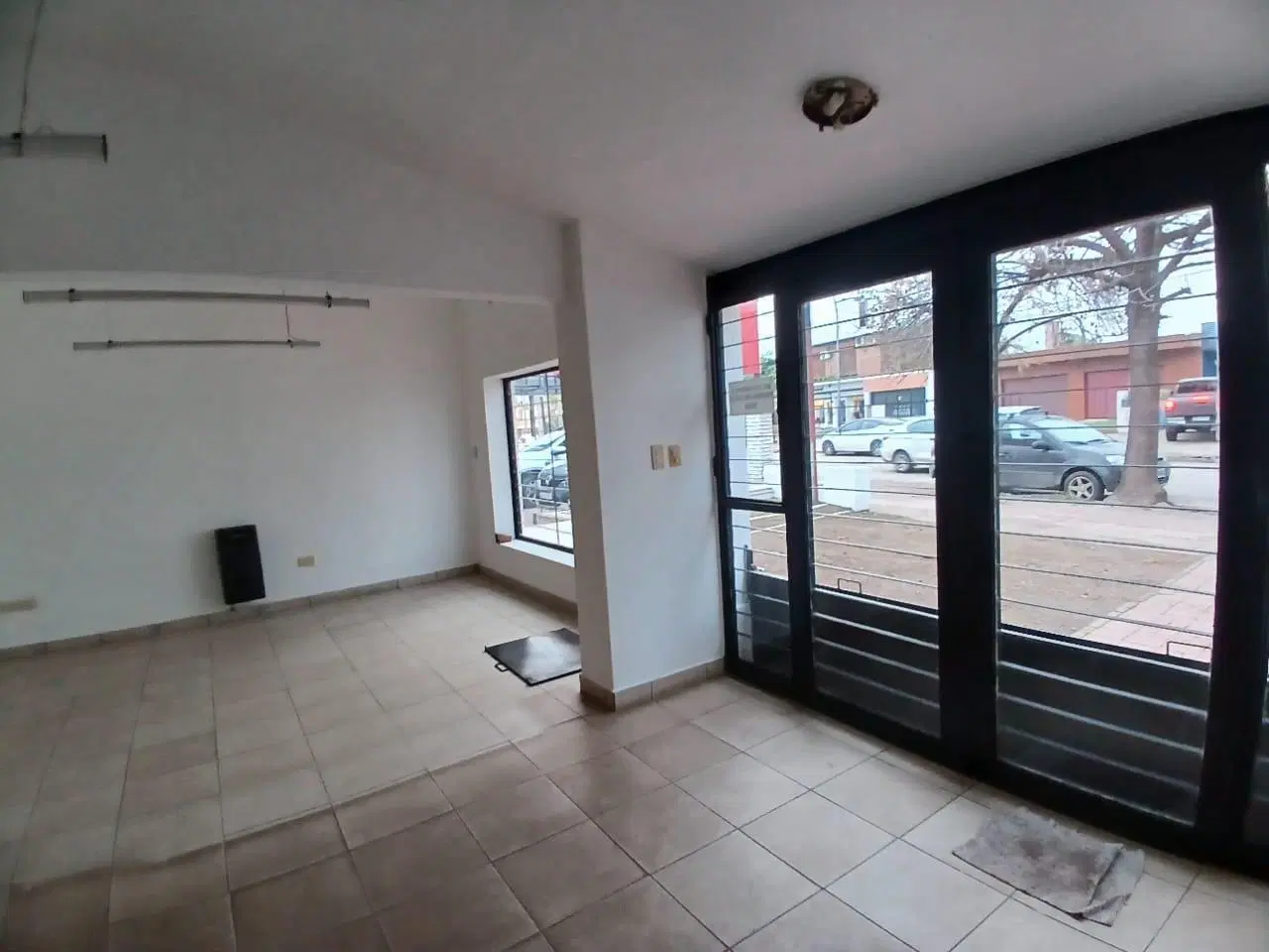 Gran Casa USO COMERCIAL!!! Bv Los Granaderos 3170- B ALTO VERDE 4