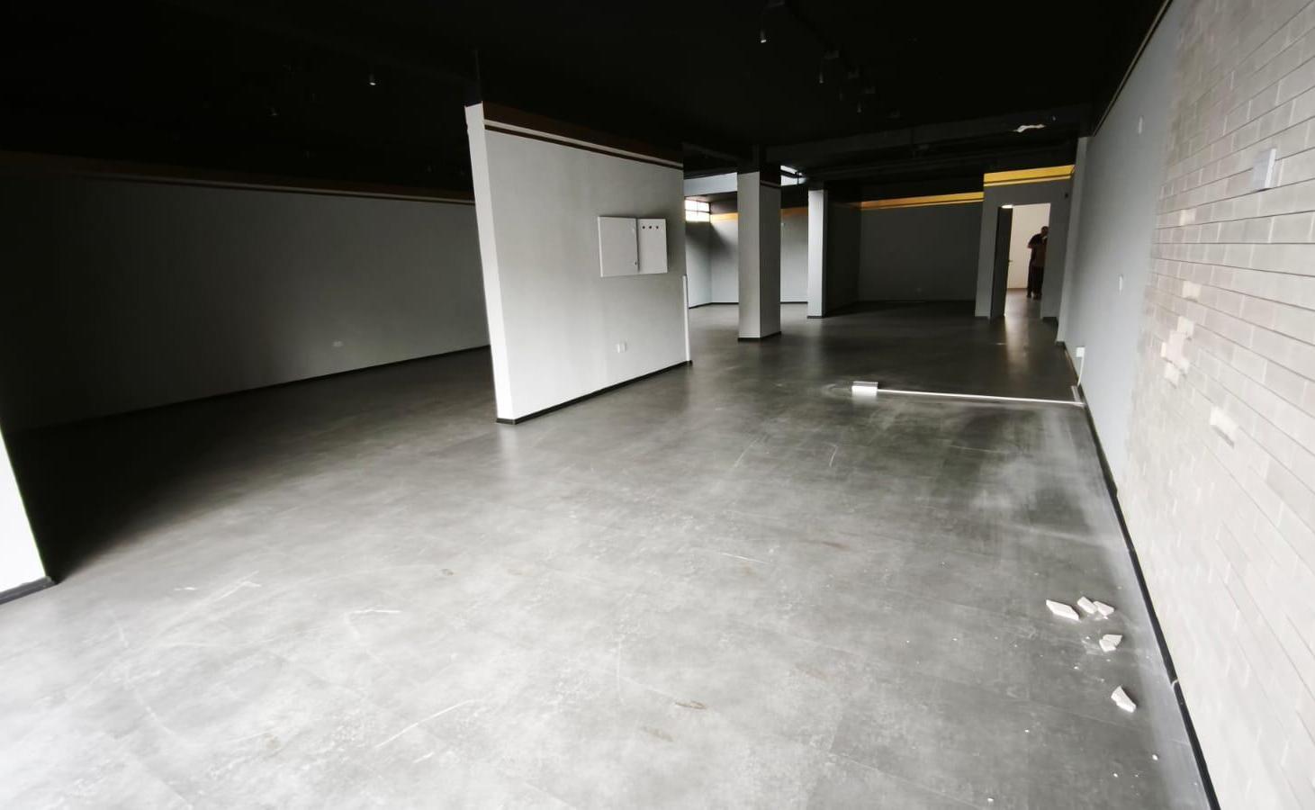 Foto de HERMOSO LOCAL !! AV RAFAEL NUÑEZ 4225- EXCELENTE ZONA COMERCIAL!!, imagen 5