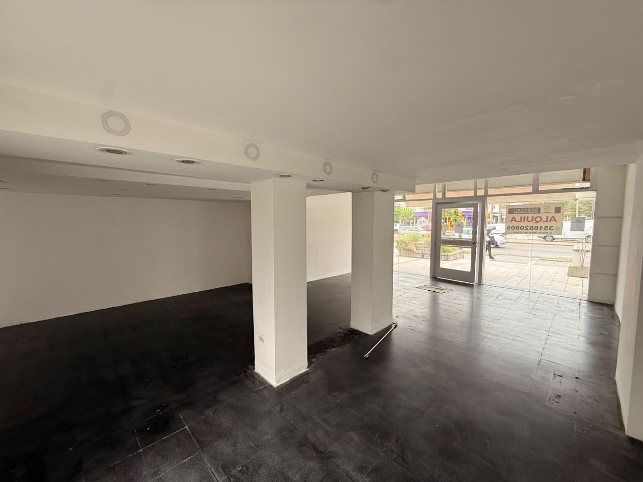 Foto de LOCAL 67 MTS - AV RAFAEL NUÑEZ 4098- B CERRO DE LAS ROSAS-, imagen 1
