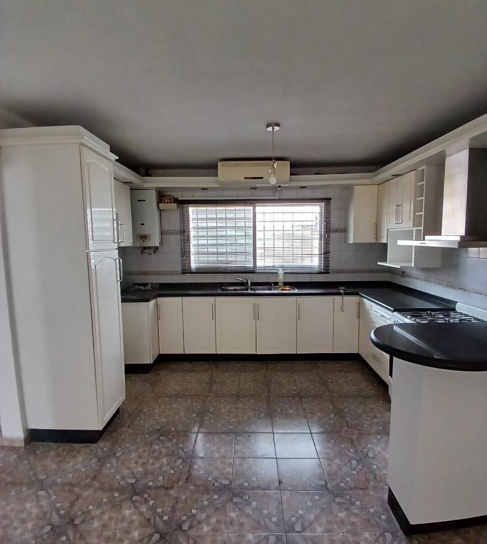 Foto de B GRAL BUSTOS! CASA TRES DORMITORIOS-, imagen 5