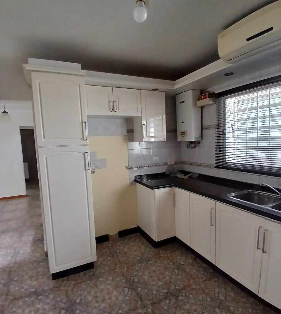 Foto de B GRAL BUSTOS! CASA TRES DORMITORIOS-, imagen 4