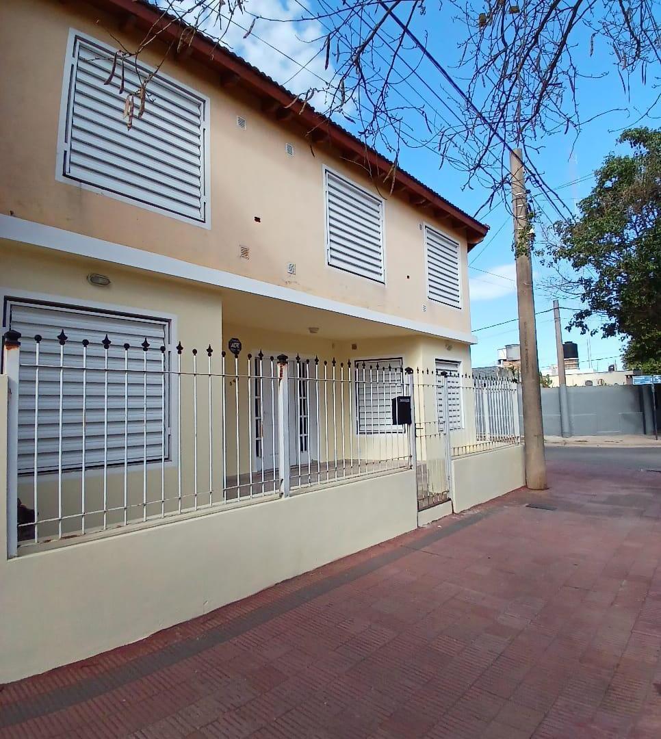 Foto de B GRAL BUSTOS! CASA TRES DORMITORIOS-, imagen 1