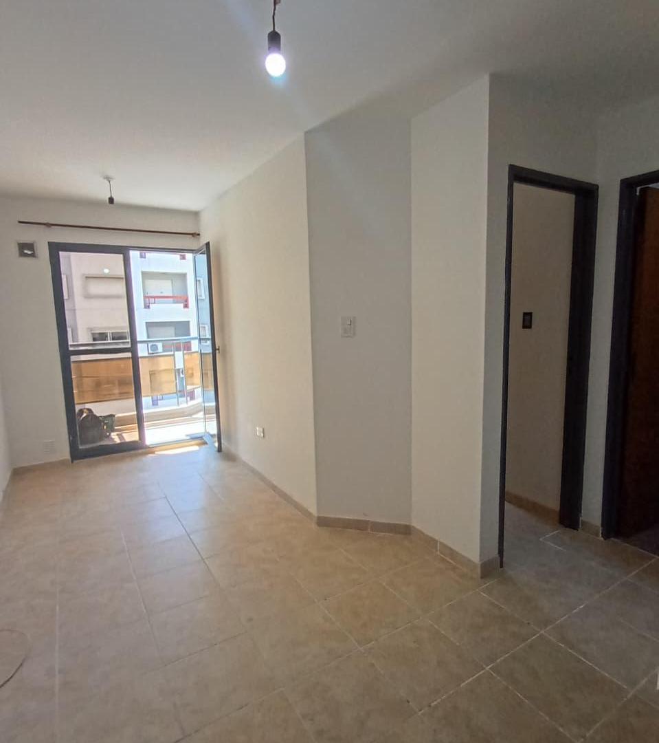 Foto de 1 DORMITORIO ZONA CENTRO CON BALCON!!! RIOJA 228-, imagen 4