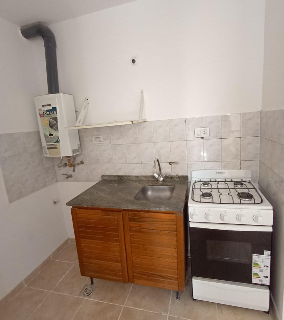 Foto de 1 DORMITORIO ZONA CENTRO CON BALCON!!! RIOJA 228-, imagen 3